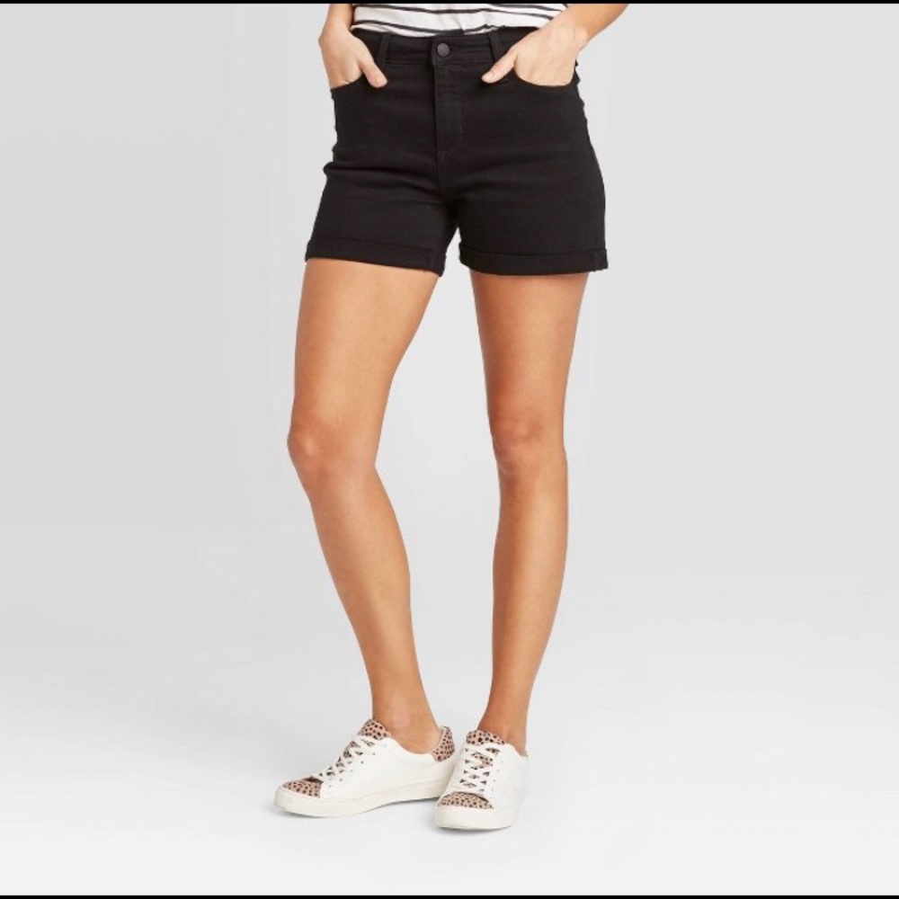 High Rise Midi Black Shorts